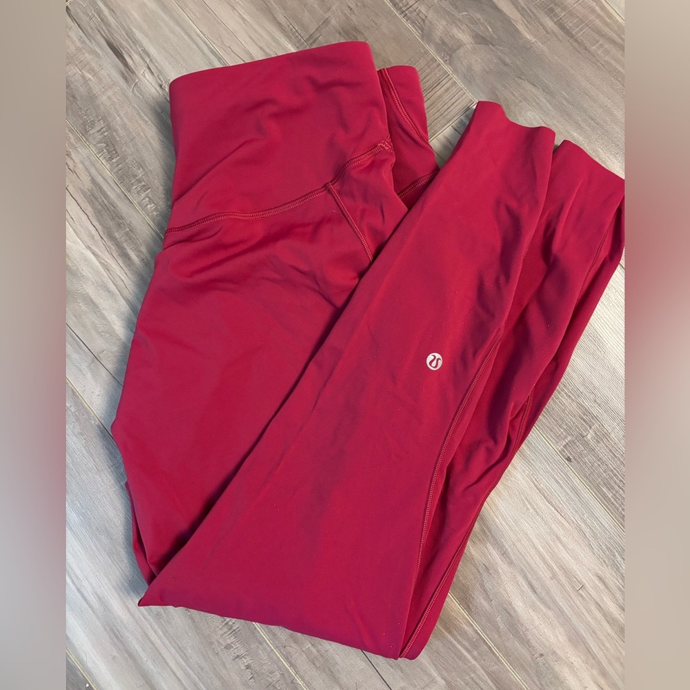 Fast and free leggings in like a dark pink kind of red colour